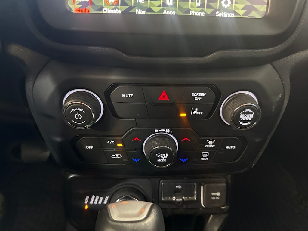 Thumbnail: 2023 Jeep Renegade - 30