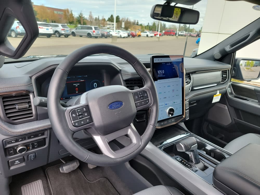 2024 Ford F-150 Lightning Lariat 2