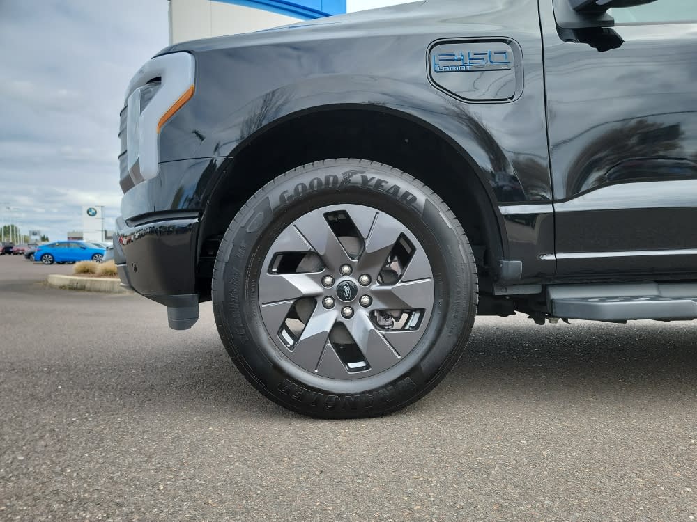 2024 Ford F-150 Lightning Lariat 8