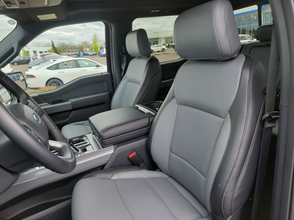 2024 Ford F-150 Lightning Lariat 10