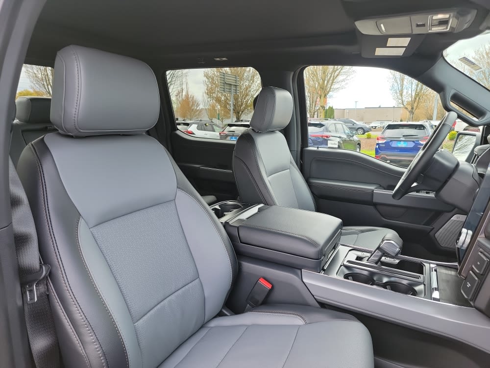 2024 Ford F-150 Lightning Lariat 11