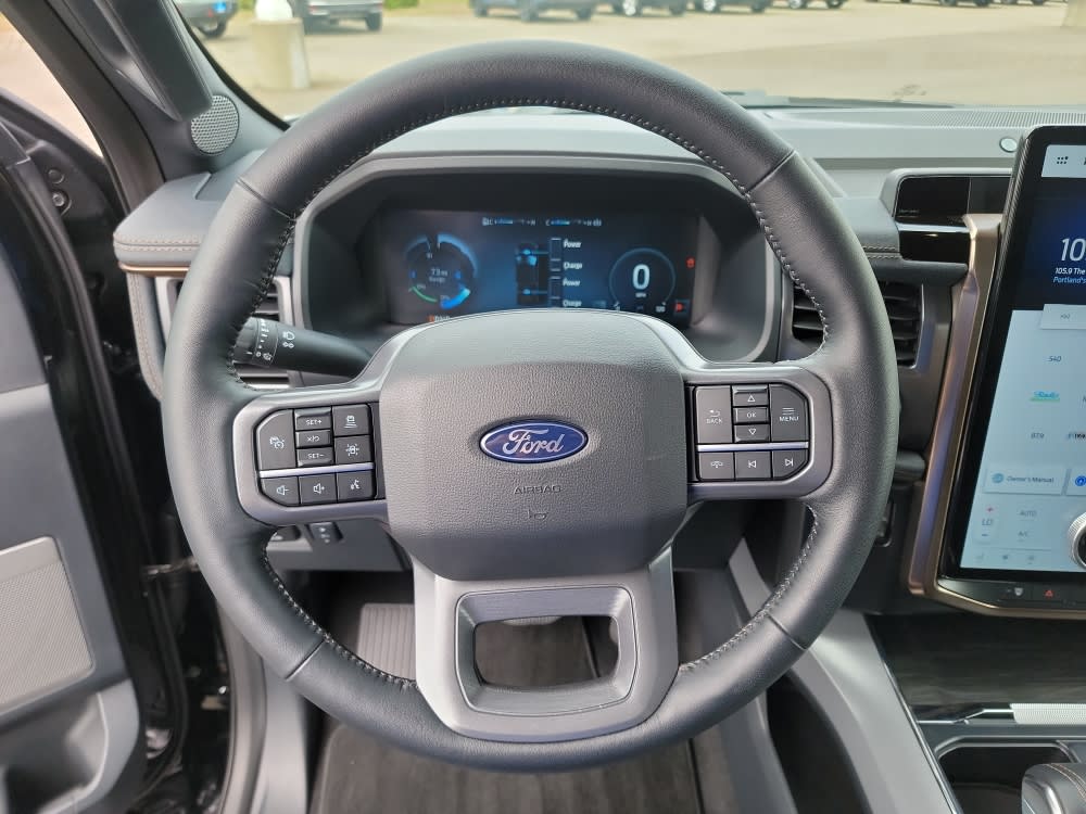 2024 Ford F-150 Lightning Lariat 13