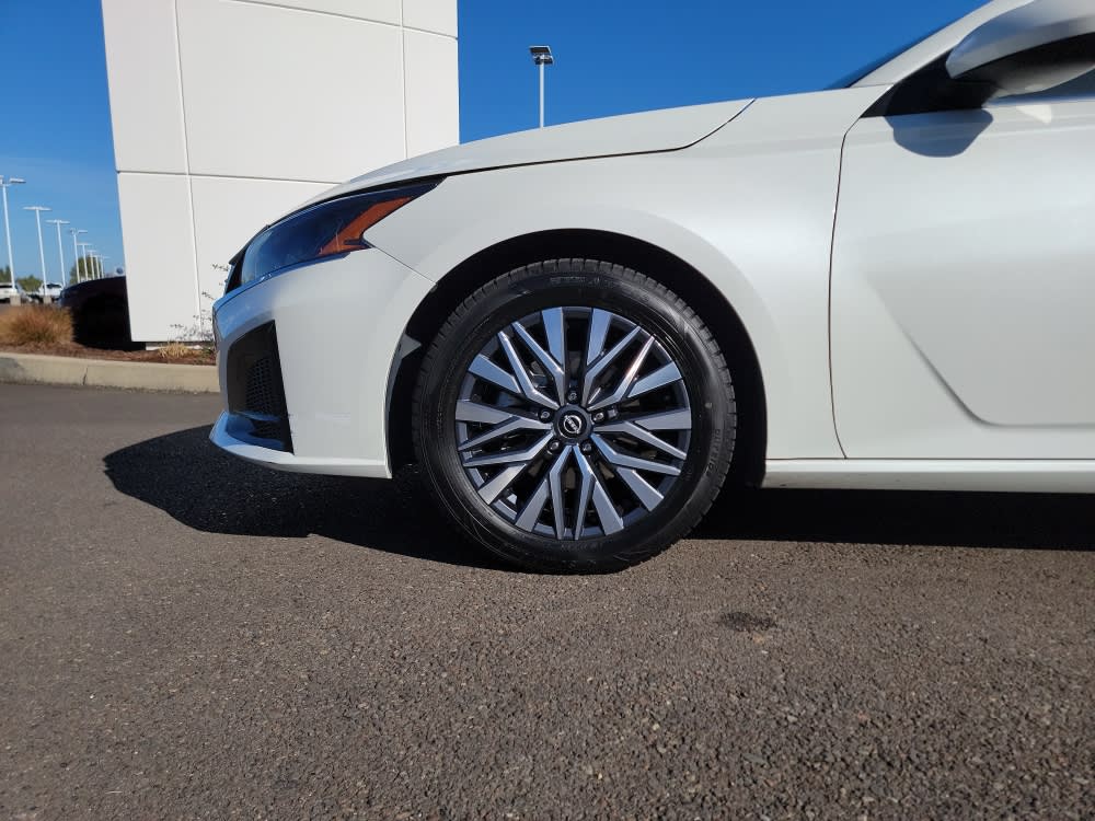Thumbnail: 2023 Nissan Altima - 8