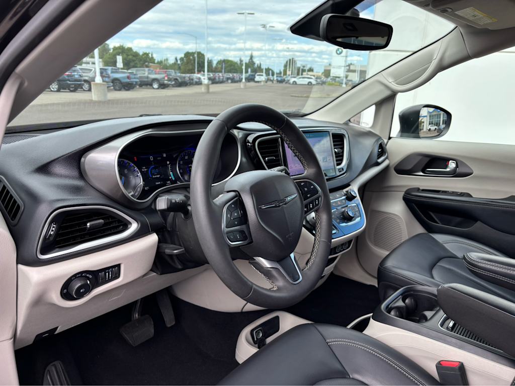 Thumbnail: 2023 Chrysler Pacifica - 2