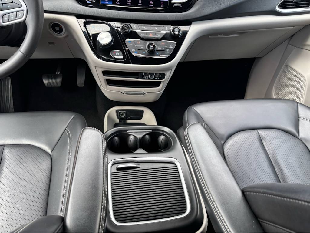 Thumbnail: 2023 Chrysler Pacifica - 16