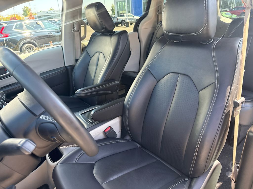 Thumbnail: 2024 Chrysler Pacifica - 9