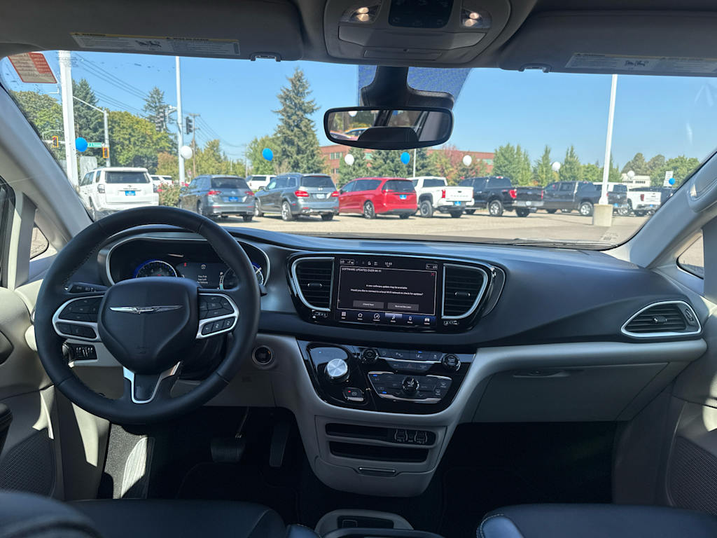 Thumbnail: 2024 Chrysler Pacifica - 8