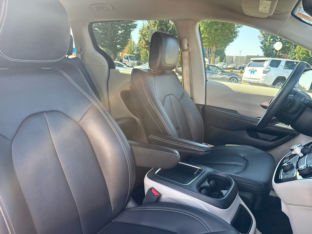 Thumbnail: 2024 Chrysler Pacifica - 10