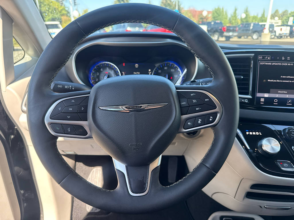 Thumbnail: 2024 Chrysler Pacifica - 12