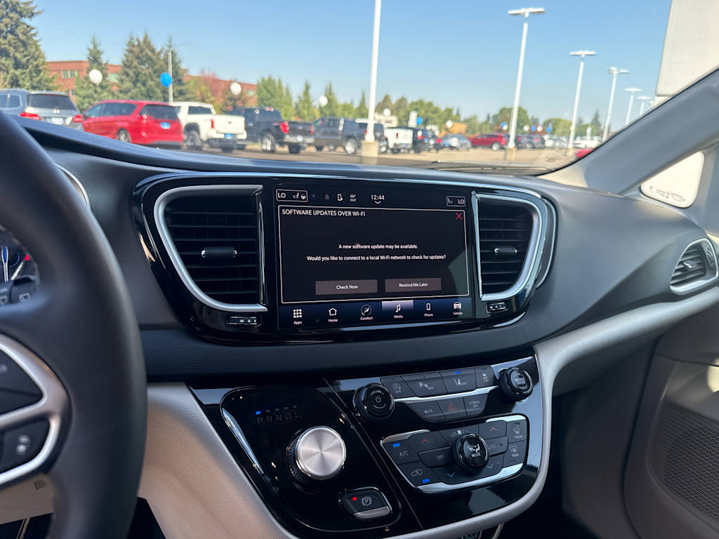 Thumbnail: 2024 Chrysler Pacifica - 13