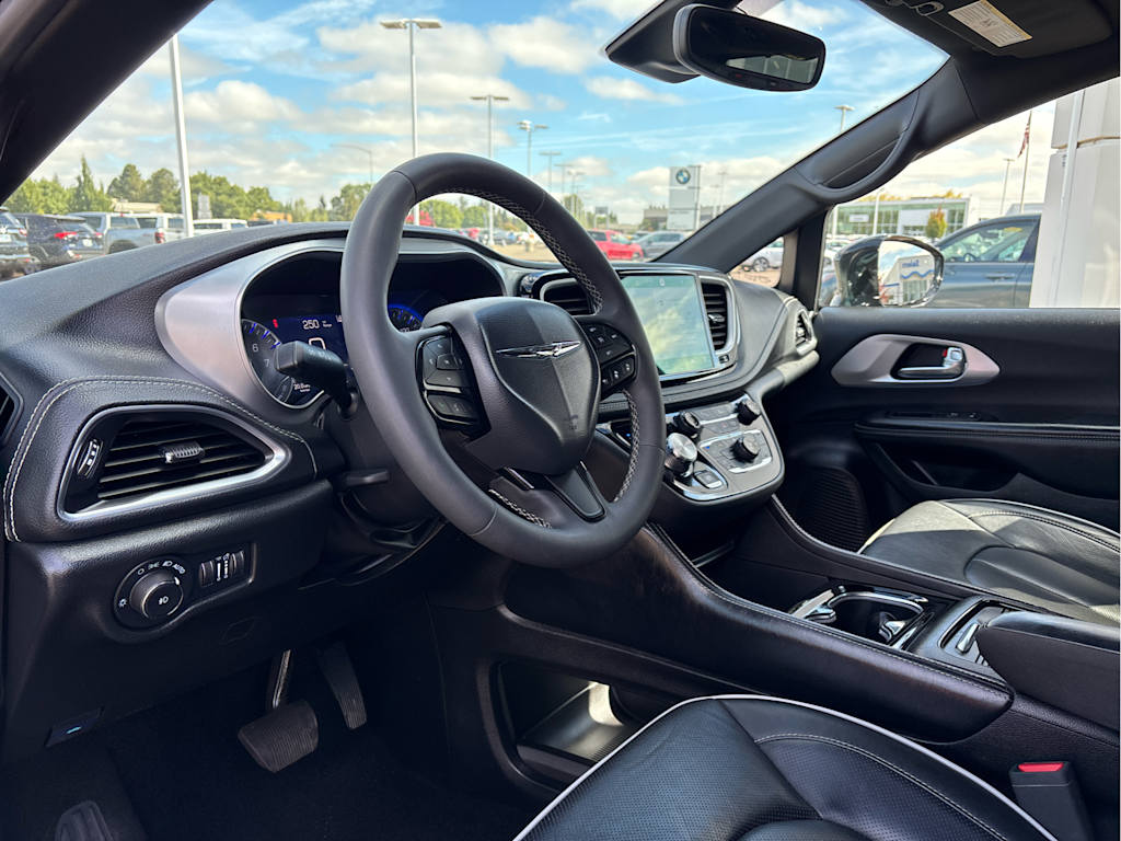 Thumbnail: 2025 Chrysler Pacifica - 2