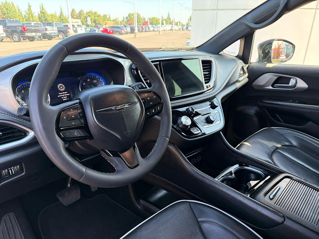 Thumbnail: 2025 Chrysler Pacifica - 2