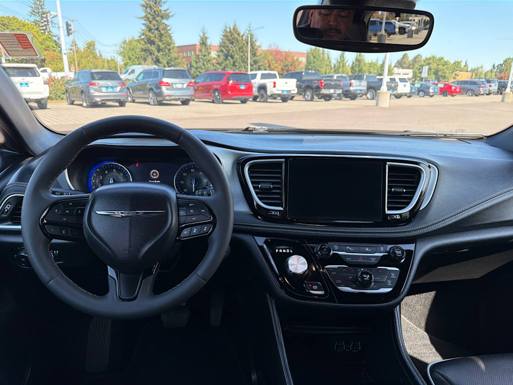 Thumbnail: 2025 Chrysler Pacifica - 10