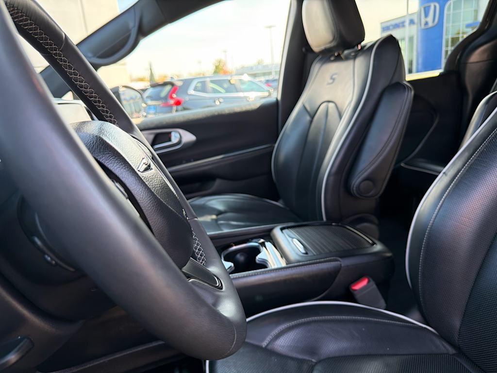 Thumbnail: 2025 Chrysler Pacifica - 18