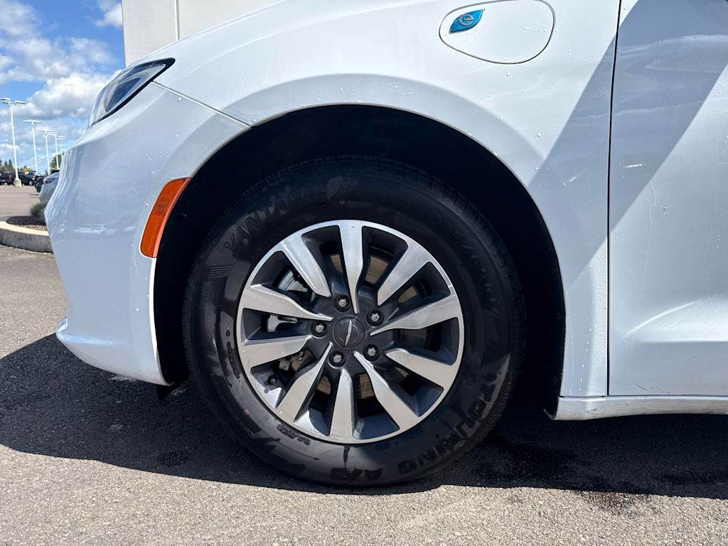 Thumbnail: 2024 Chrysler Pacifica - 7