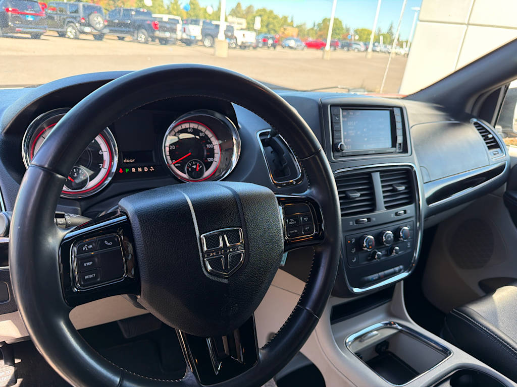 Thumbnail: 2018 Dodge Grand Caravan - 2