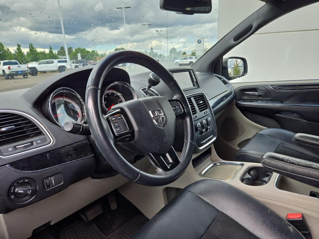 Thumbnail: 2017 Dodge Grand Caravan - 2