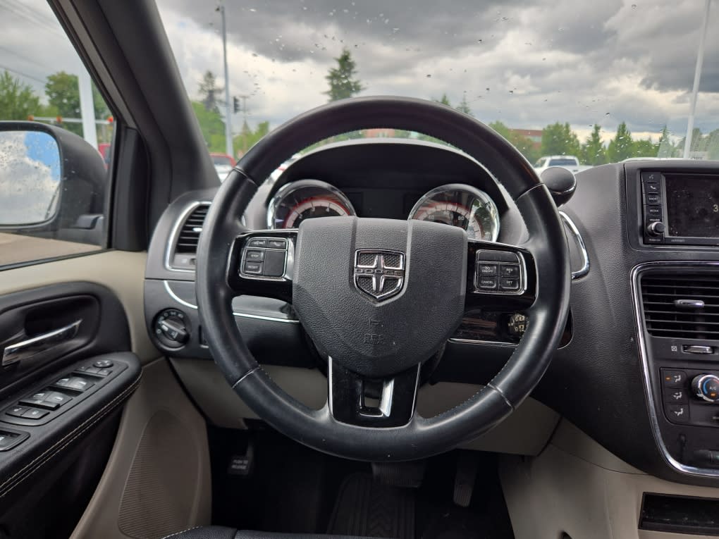 Thumbnail: 2017 Dodge Grand Caravan - 12