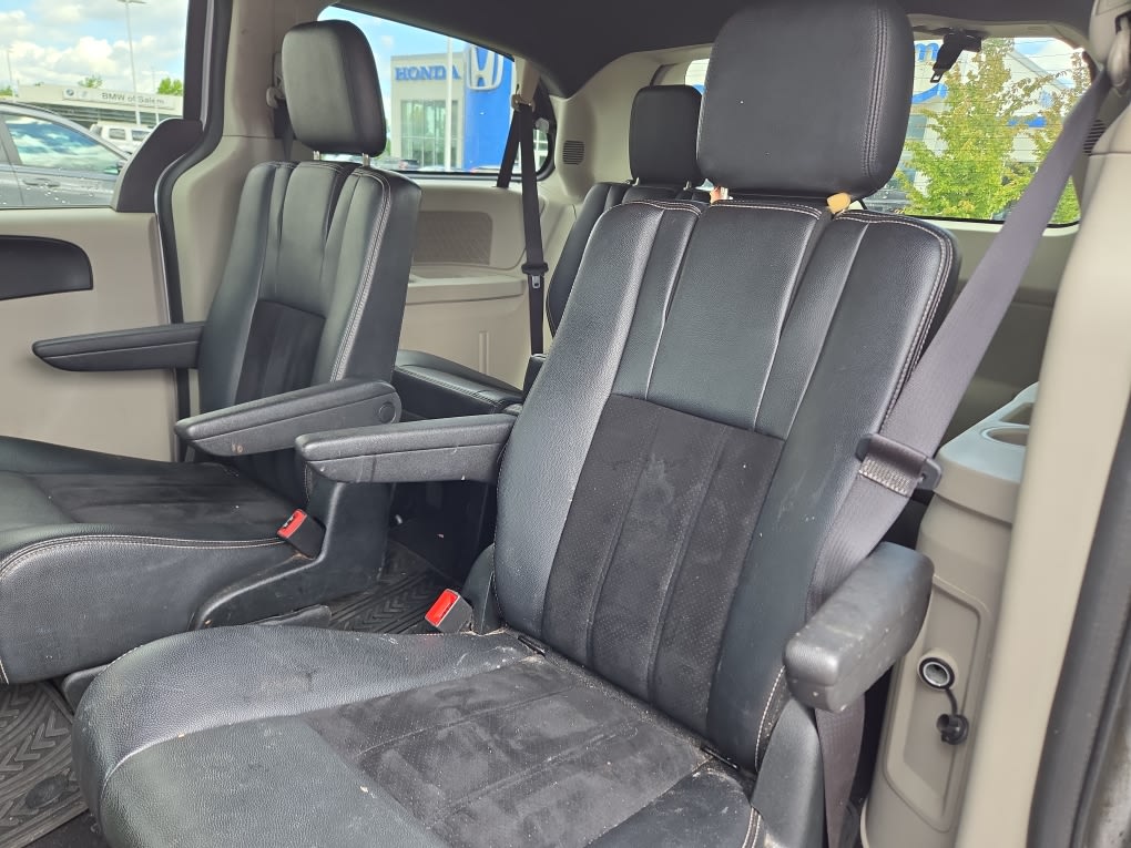 Thumbnail: 2017 Dodge Grand Caravan - 18