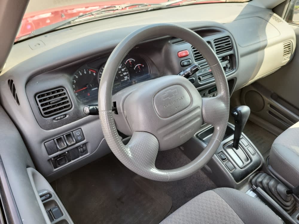 Thumbnail: 2004 Chevrolet Tracker - 2