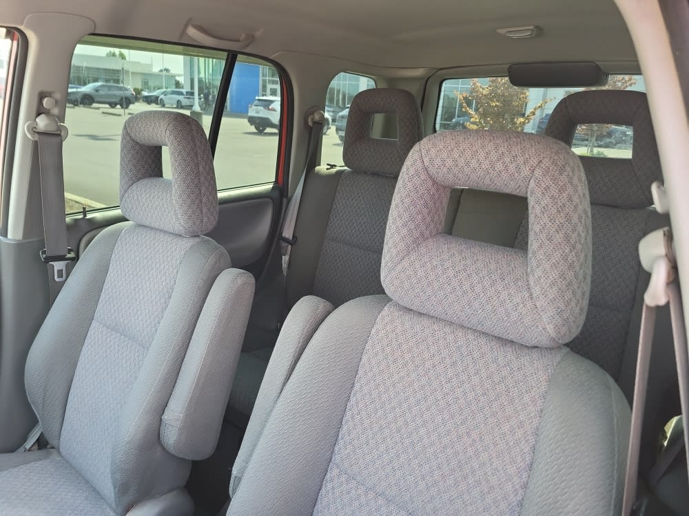 Thumbnail: 2004 Chevrolet Tracker - 13