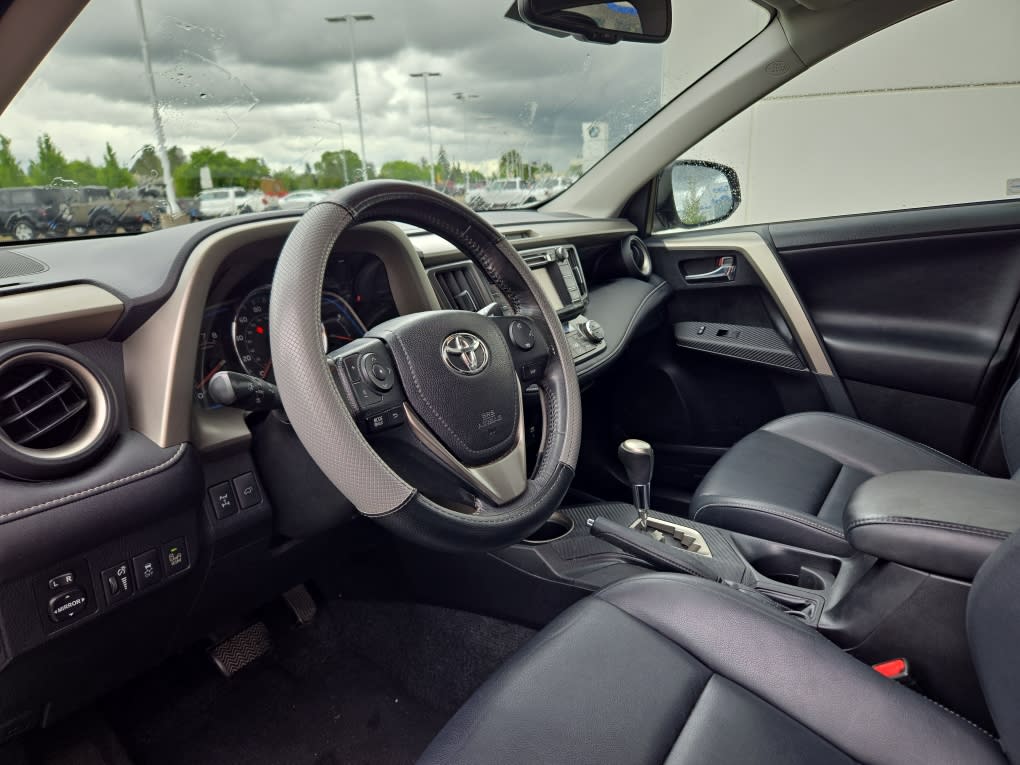 Thumbnail: 2014 Toyota RAV4 - 2