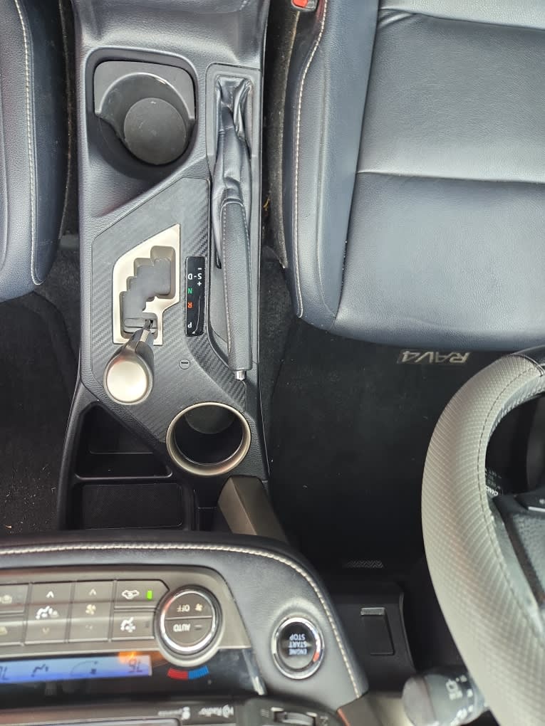 Thumbnail: 2014 Toyota RAV4 - 14