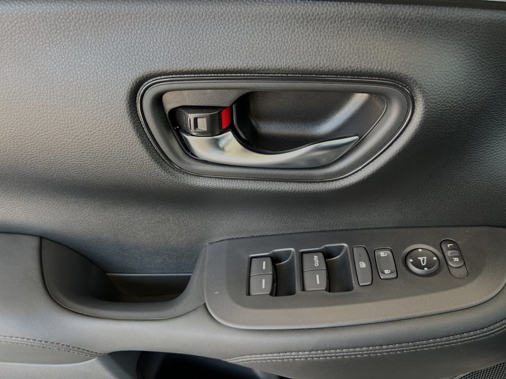 2025 Honda HR-V LX 18