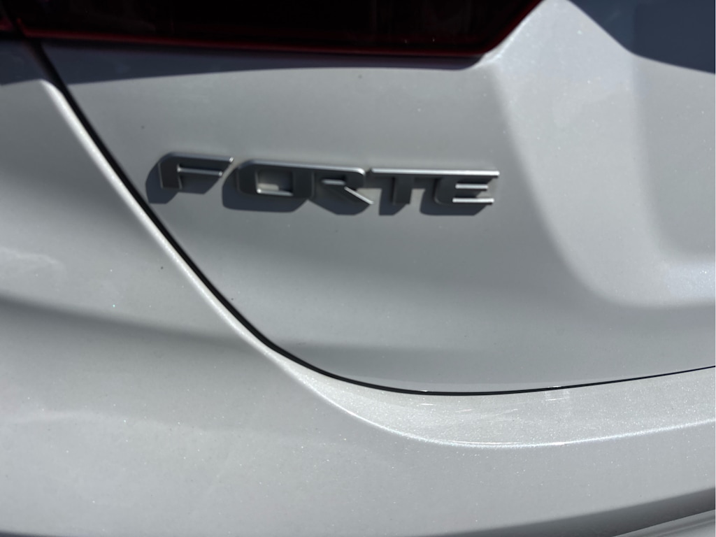 Thumbnail: 2024 Kia Forte - 6