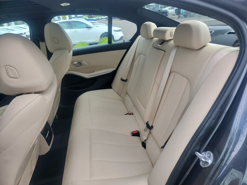 2021 BMW 3 Series 330xi 21