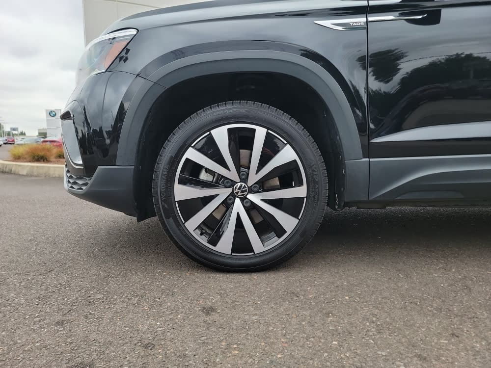 Thumbnail: 2022 Volkswagen Taos - 8