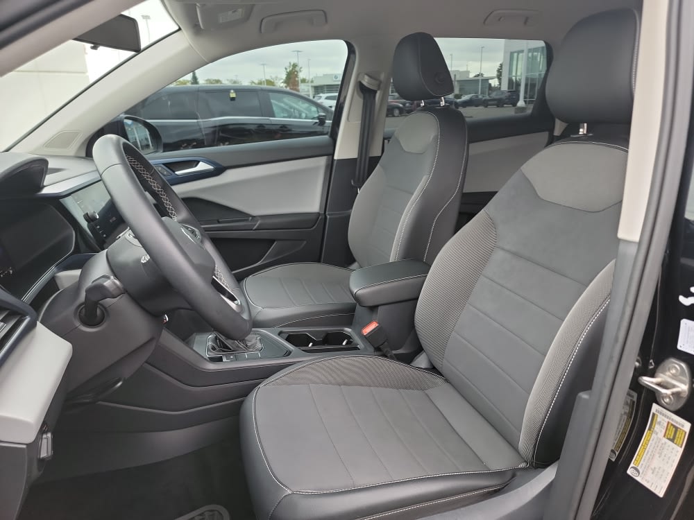 Thumbnail: 2022 Volkswagen Taos - 11