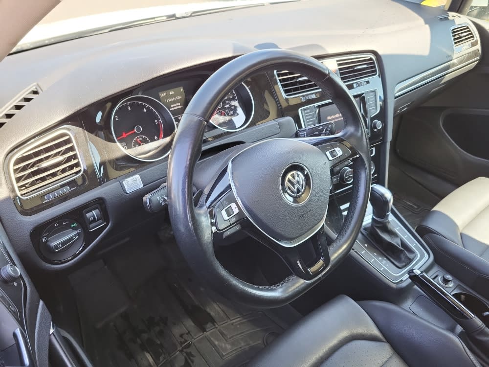 Thumbnail: 2015 Volkswagen Golf - 2
