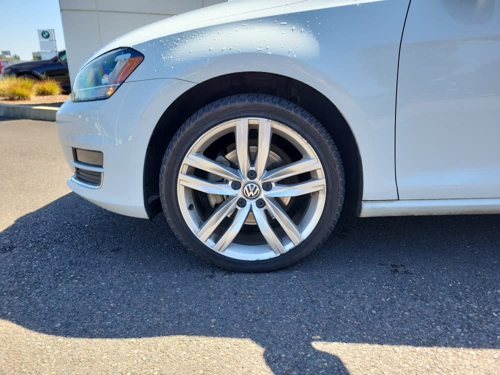 Thumbnail: 2015 Volkswagen Golf - 8
