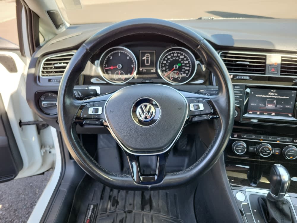 Thumbnail: 2015 Volkswagen Golf - 14