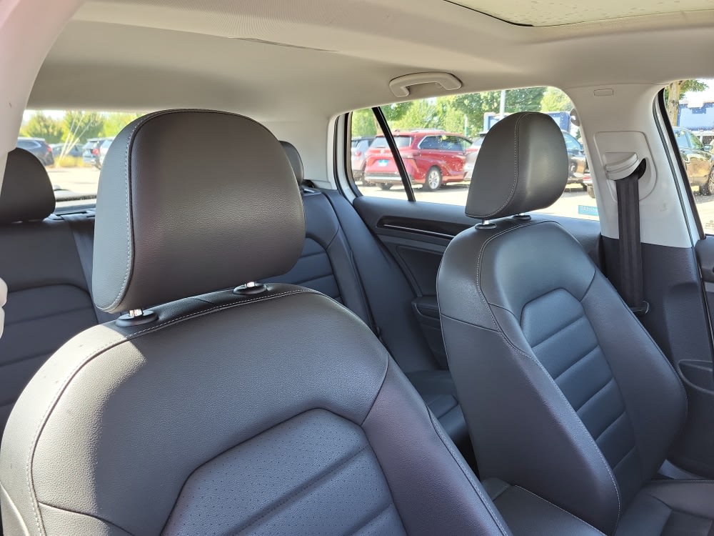 Thumbnail: 2015 Volkswagen Golf - 20