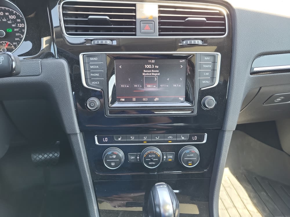 Thumbnail: 2015 Volkswagen Golf - 15