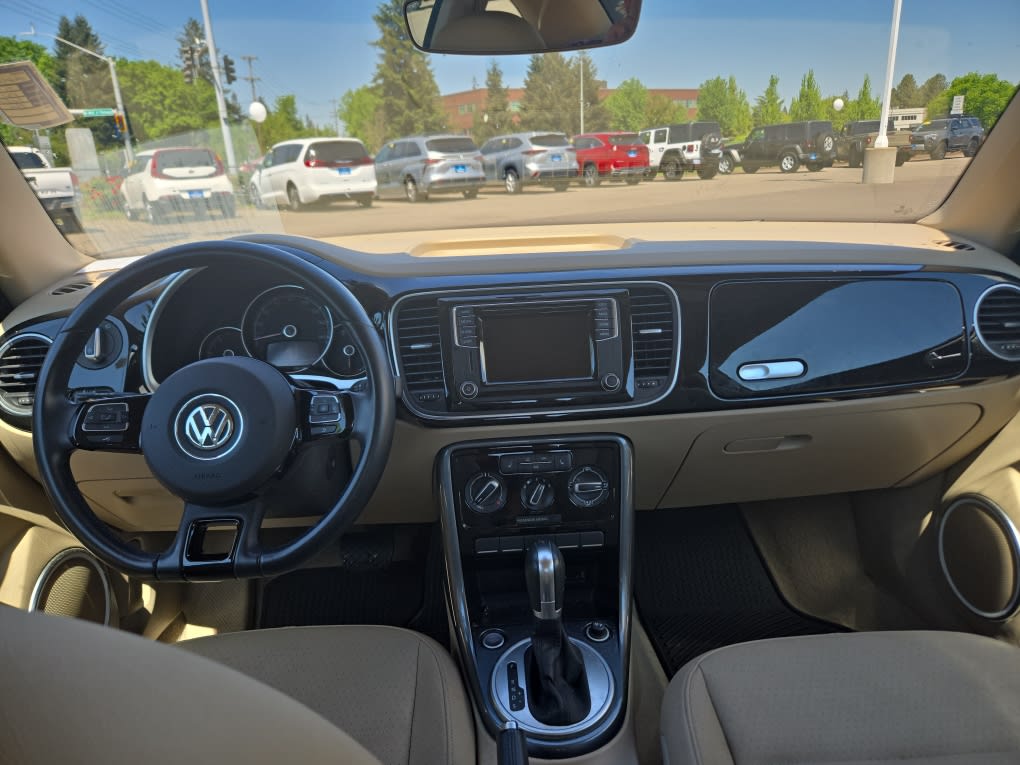 Thumbnail: 2017 Volkswagen Beetle - 8