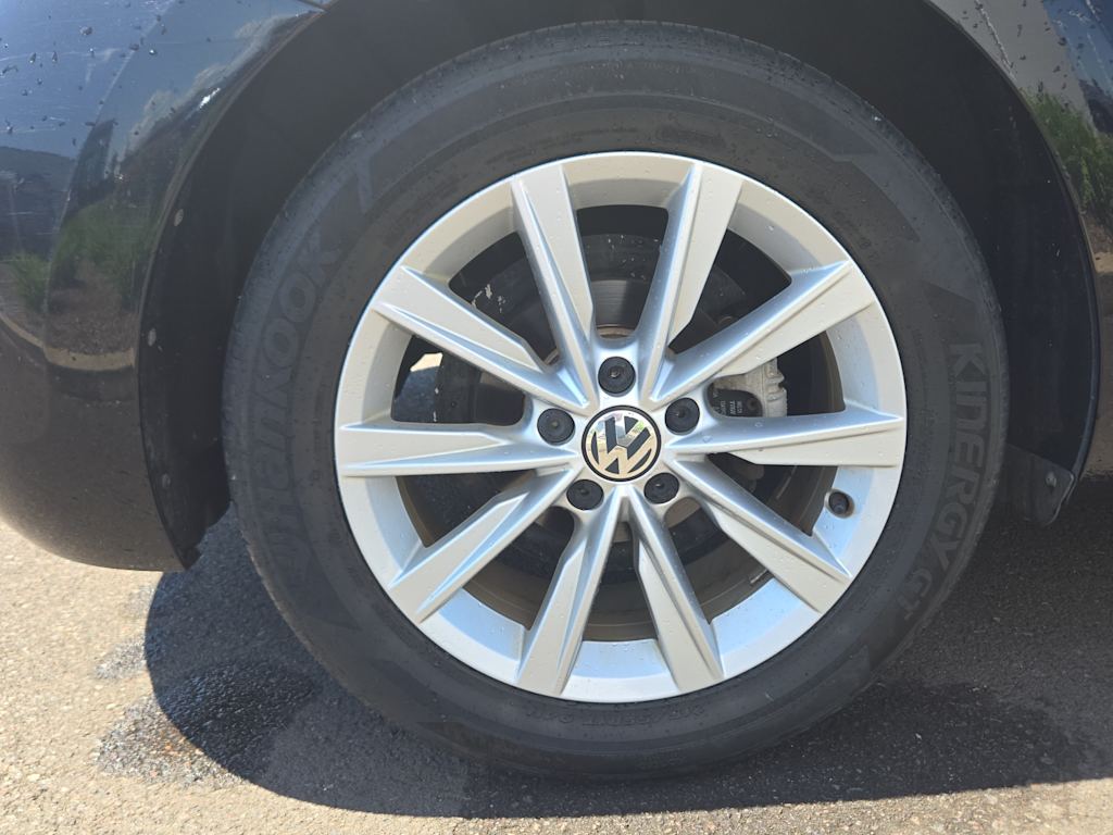 Thumbnail: 2017 Volkswagen Beetle - 6