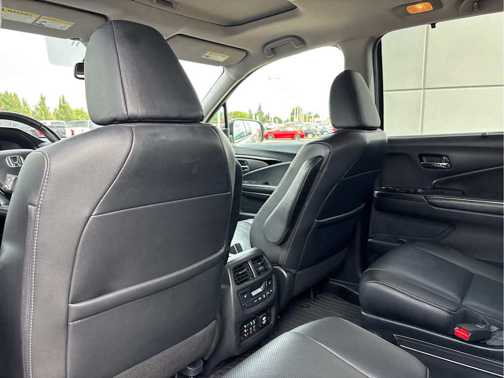 Thumbnail: 2017 Honda Pilot - 13