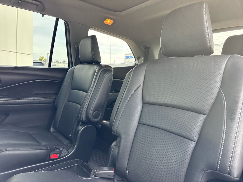 Thumbnail: 2017 Honda Pilot - 21