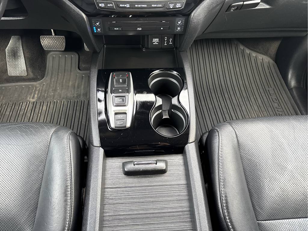 Thumbnail: 2017 Honda Pilot - 16