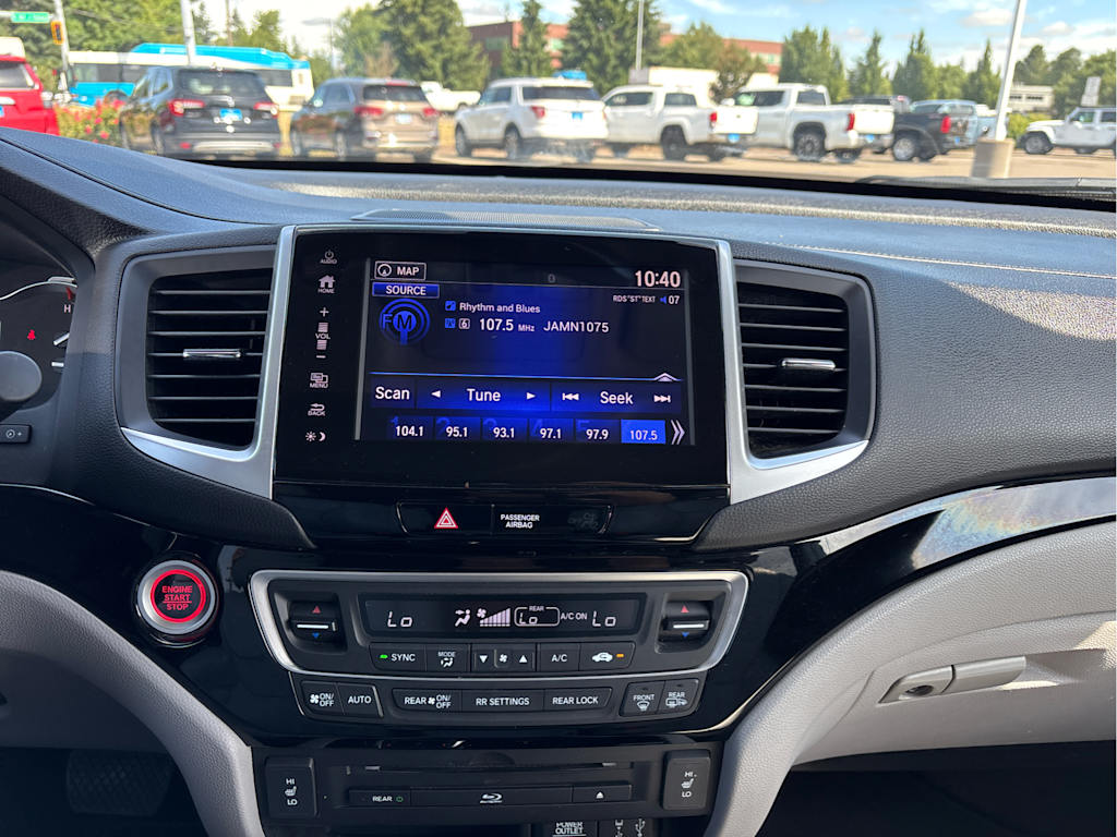 Thumbnail: 2018 Honda Pilot - 15