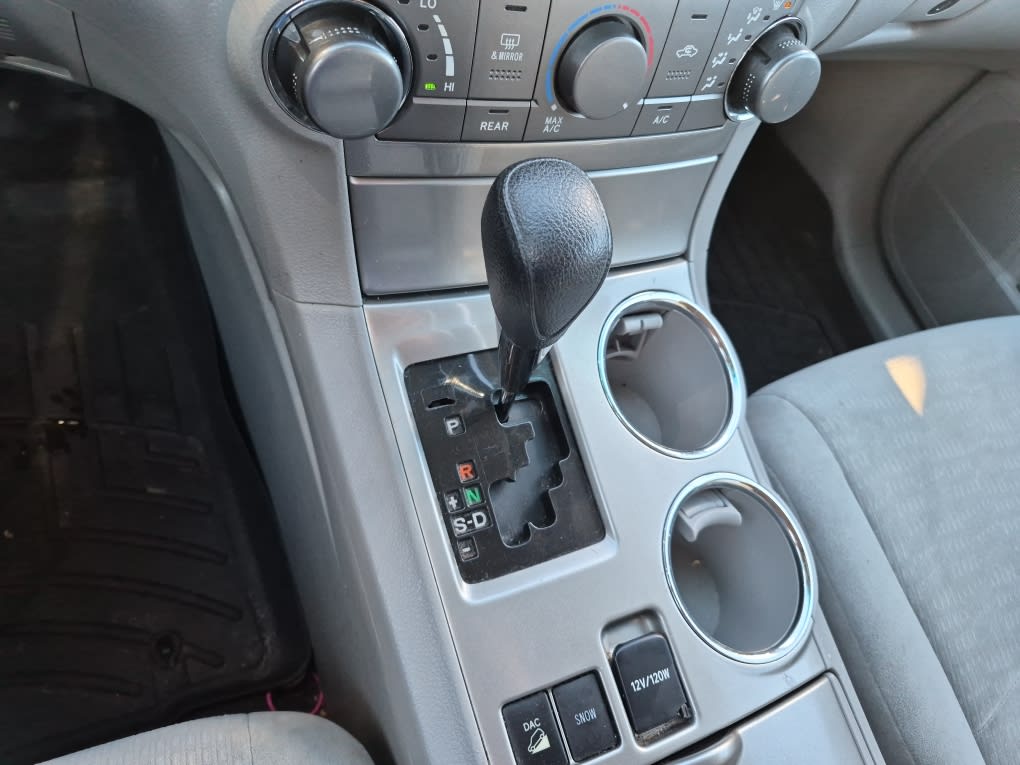 Thumbnail: 2012 Toyota Highlander - 16