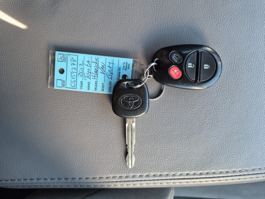 Thumbnail: 2012 Toyota Highlander - 18