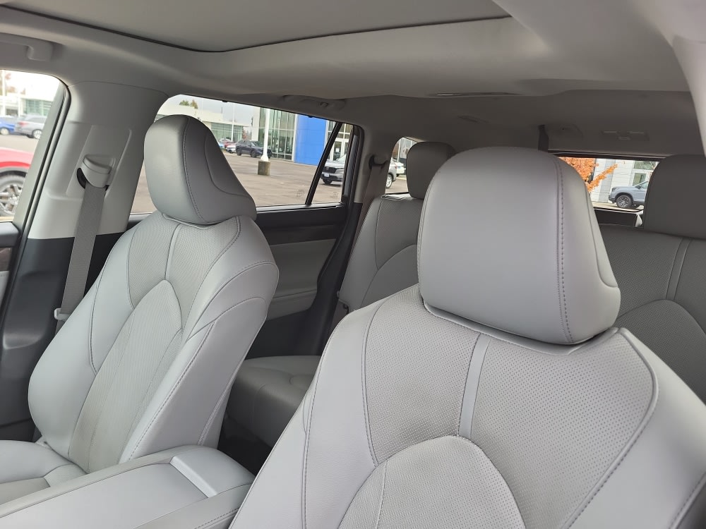 Thumbnail: 2020 Toyota Highlander - 10