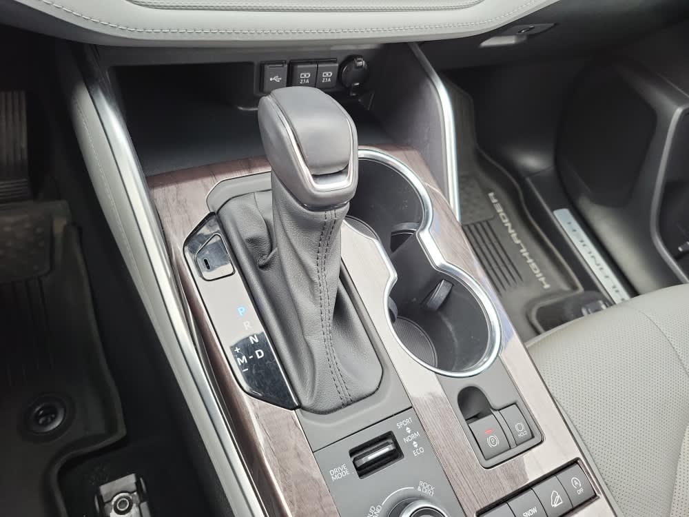 Thumbnail: 2020 Toyota Highlander - 14