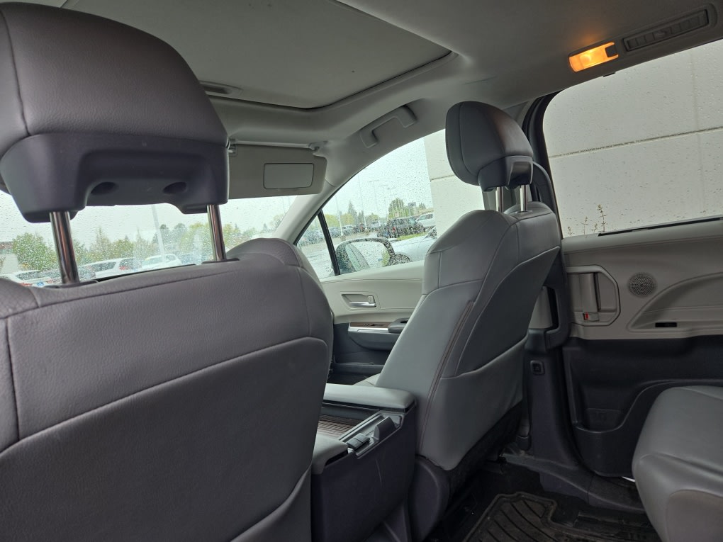 Thumbnail: 2021 Toyota Sienna - 12