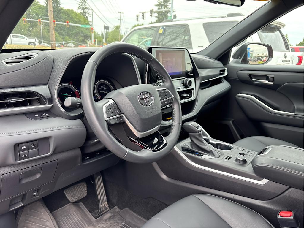 Thumbnail: 2025 Toyota Highlander - 2