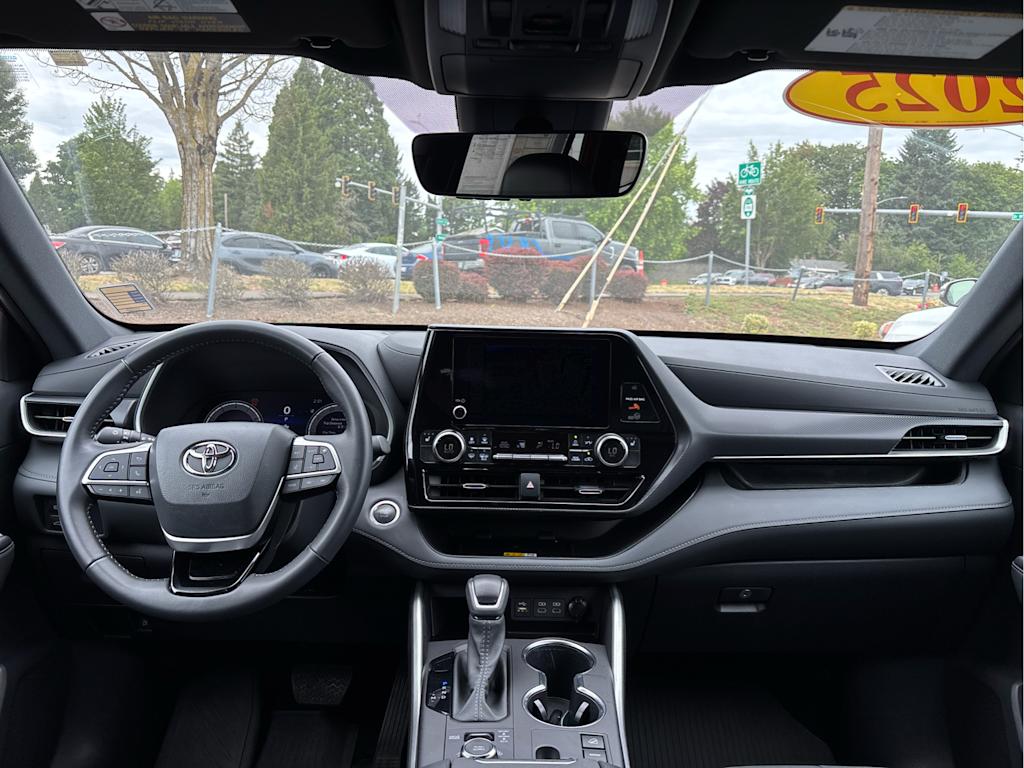 Thumbnail: 2025 Toyota Highlander - 9
